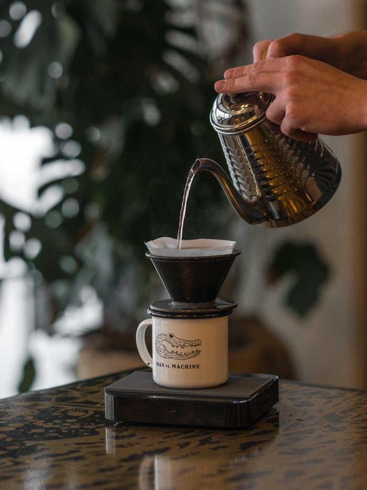 KINTO V60 DRIPPER 4 CUPS BLACK PORCELAIN
